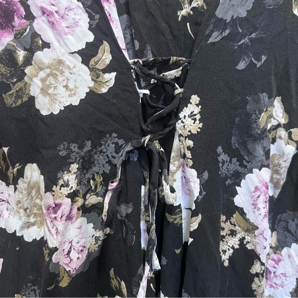 Torrid Stretch Challis Lace-Up Back Top Size 1x - Picture 6 of 10